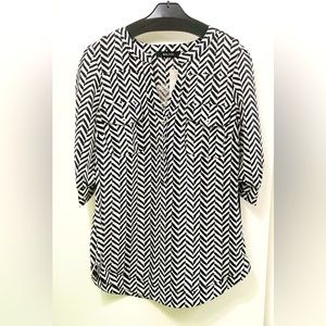 Black and White Top with Cute 3/4 Sleeve Detail - See Pics!  Size XS
